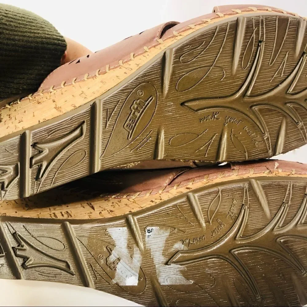 Earth Aries Brown Leather Wedge Comfort Sandals Lasercut 9.5 B